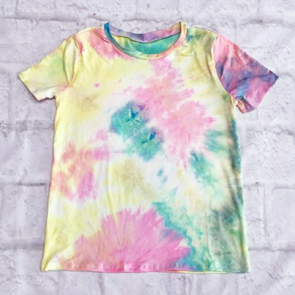 Tie-Dye Biker Shorts and Short Sleeves Top - Picture 3 of 8